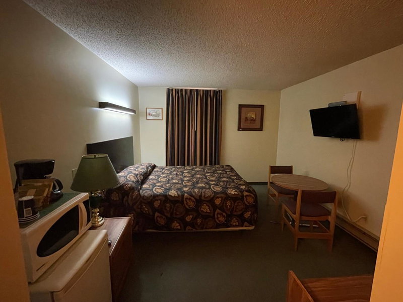 Circle 6 Motel, Weyburn, Canada