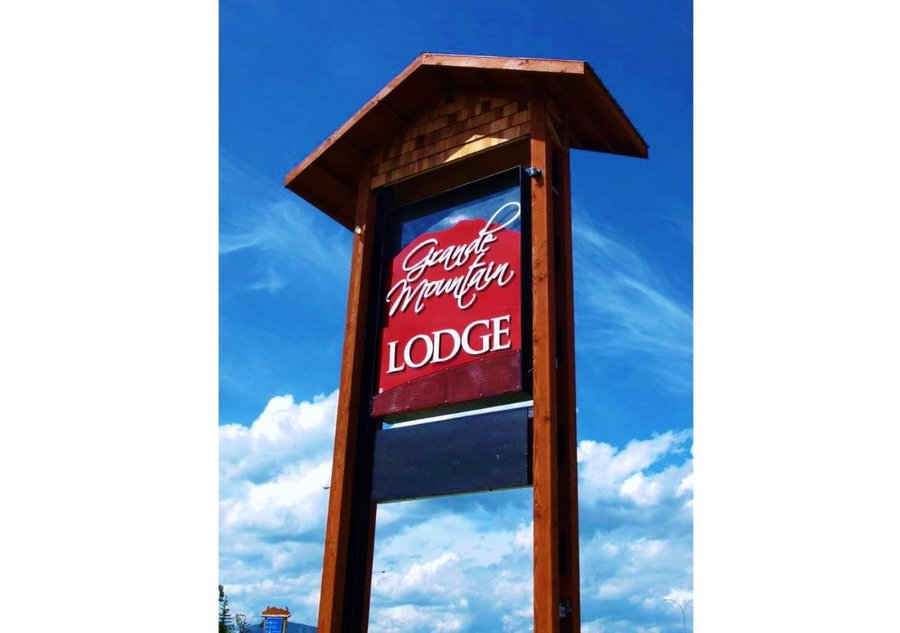 Grande Mountain Lodge, Grande Cache, Canada