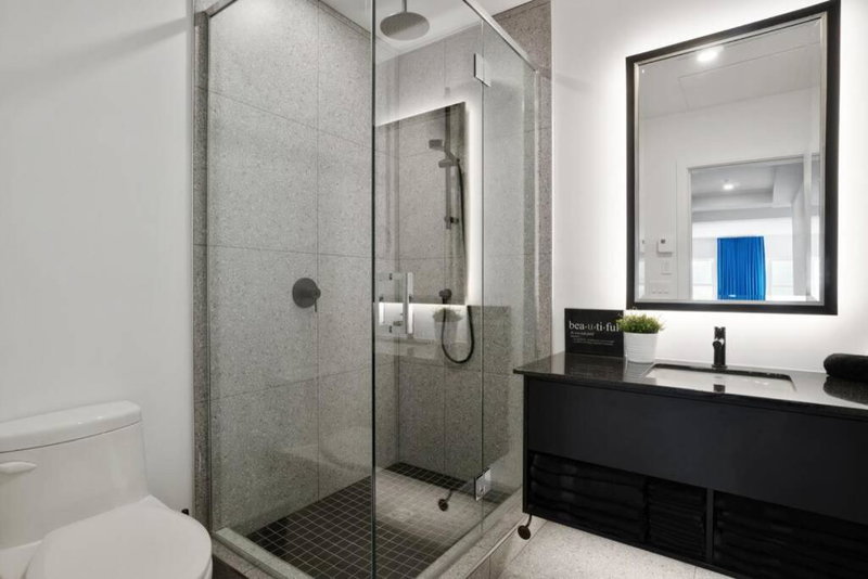 INITIAL - SUITE LUMIÈRE - Centre-Ville de Québec, Quebec City, Canada