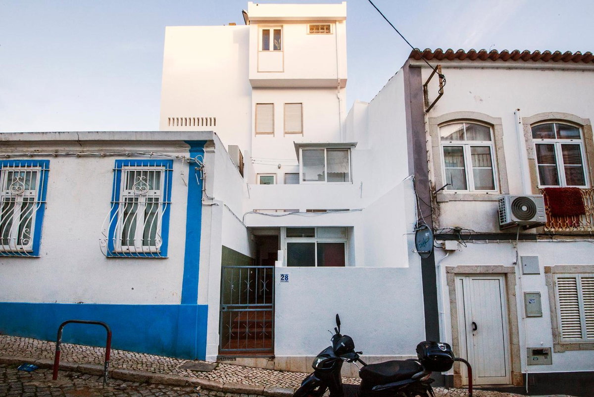 B22 - Rising Sun 2 Bed Flat, Portugal
