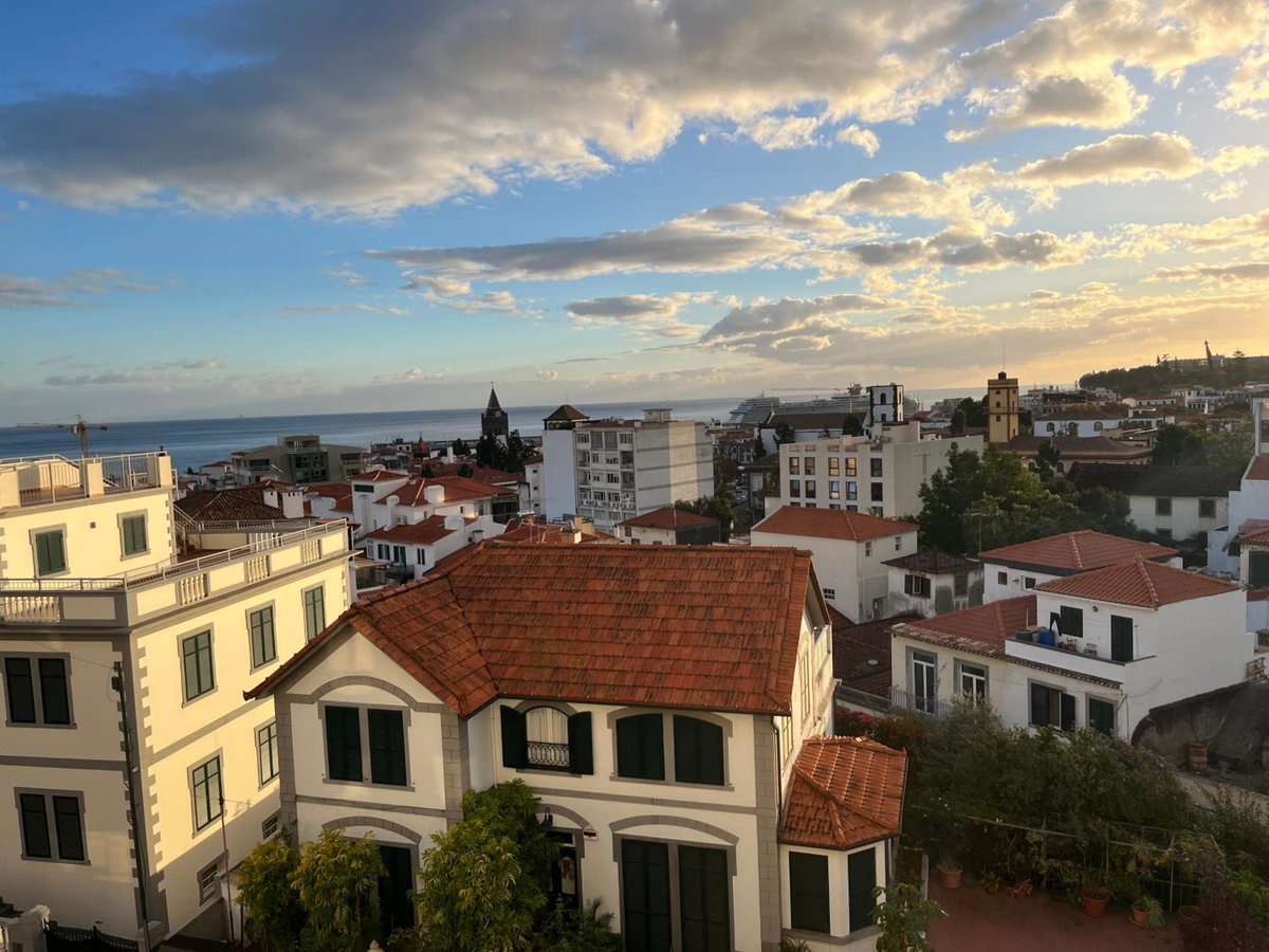 Luxury View Apartment Funchal CENTRAL Families FREE PARKING, Portugal