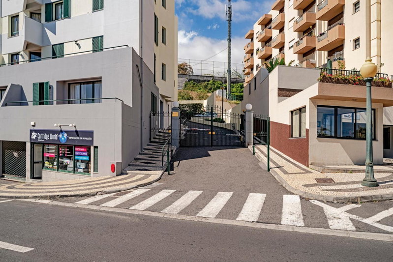 Luxury View Apartment Funchal CENTRAL Families FREE PARKING, Funchal, Portugal