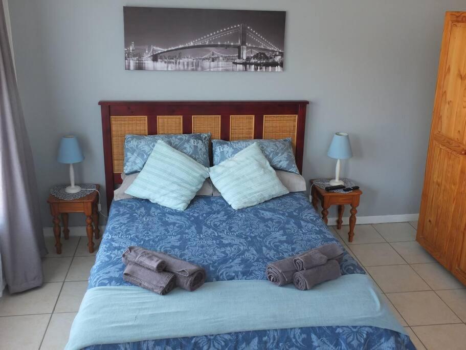 Heron Place sunny self-catering garden flatlet, South Africa
