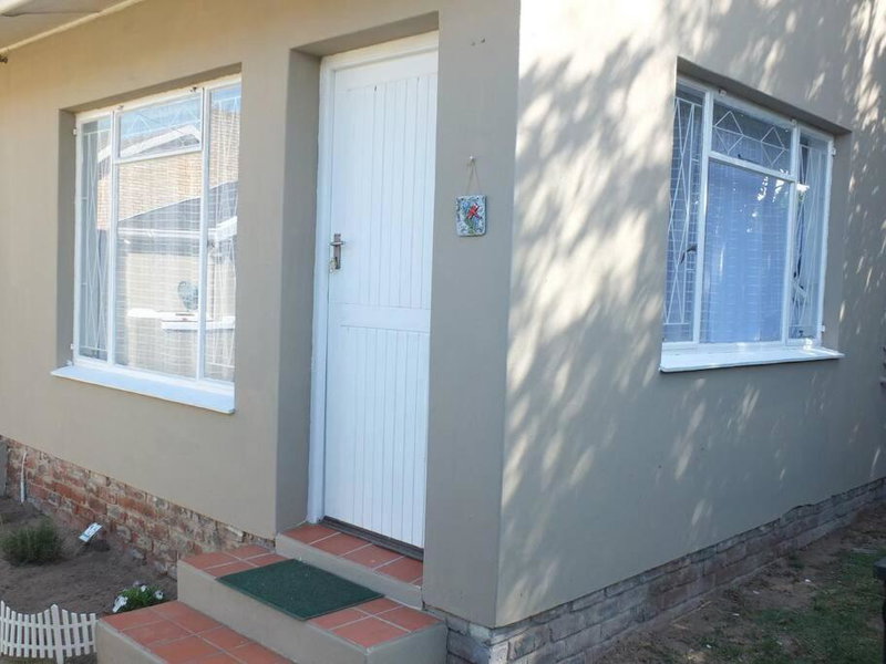 Heron Place sunny self-catering garden flatlet, Port Alfred, South Africa