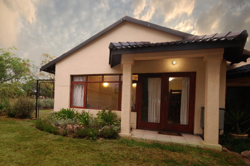 Hoopoe Haven Guest House, Chartwell, South Africa