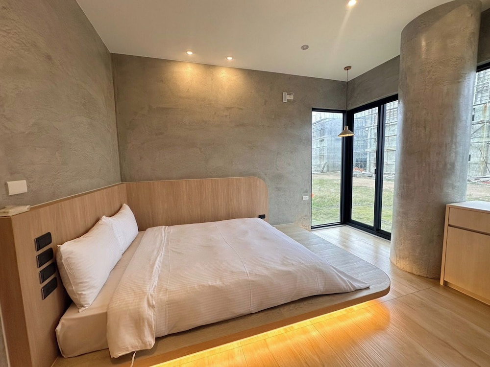 SomeWhere Inn, Taiwan