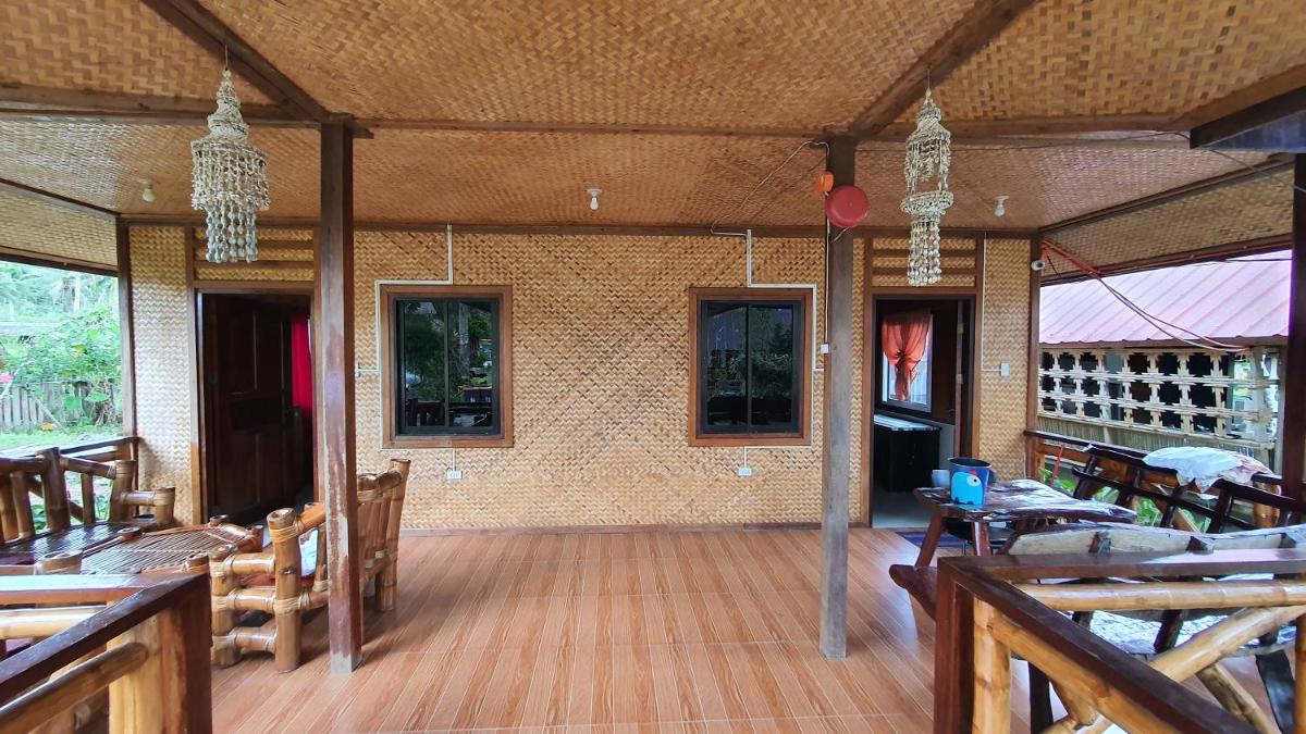 Eashanti’s Place, Philippinen