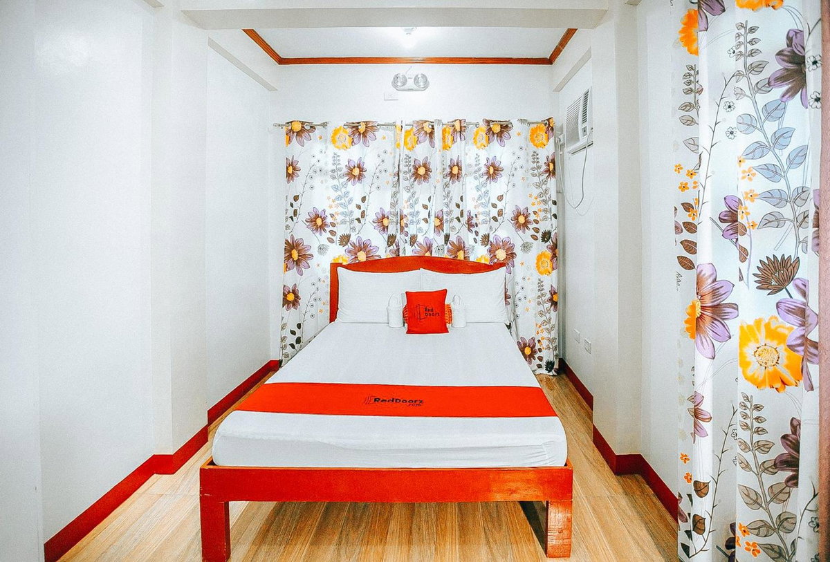 RedDoorz at S and L Apartelle Daraga Albay, Filipinas