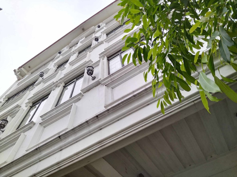 Makati Riverside Inn, Филиппины