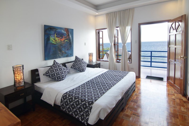 Villa in Blue, Dauin, Philippines