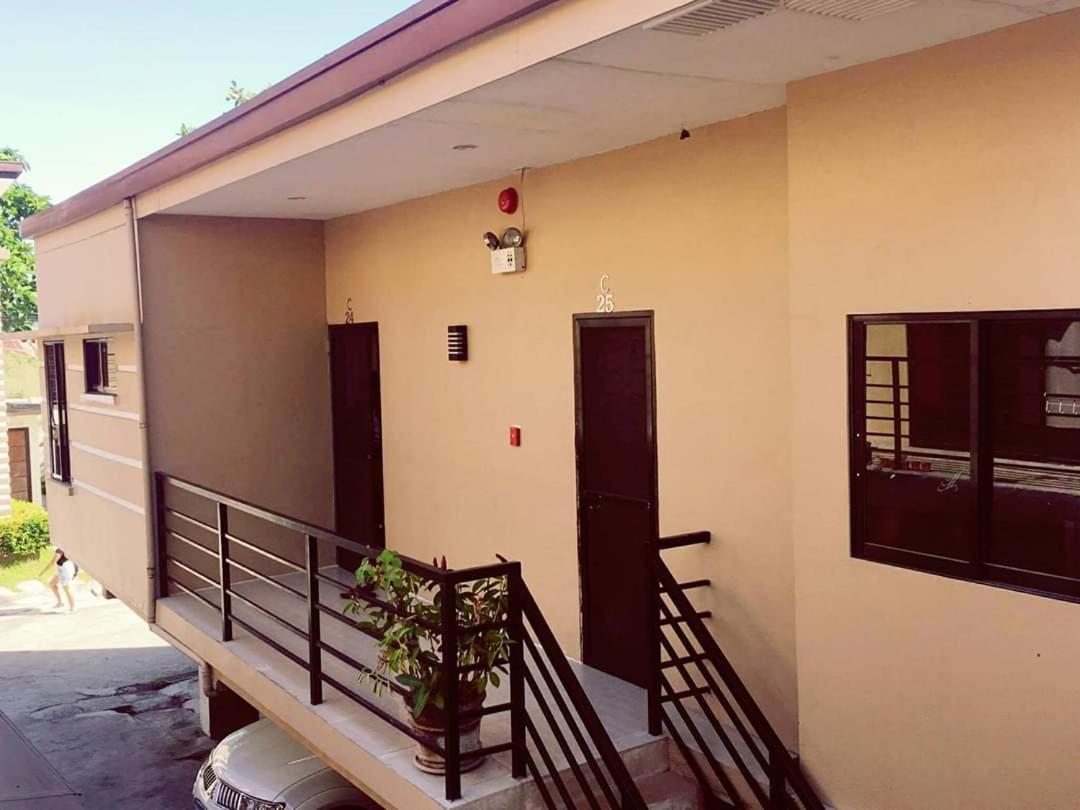 Carlo'S Place, Philippines