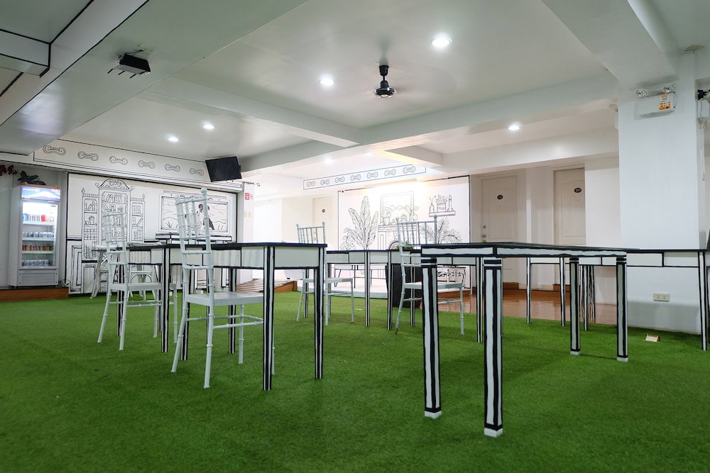 Spaces Hotel Makati, Филиппины