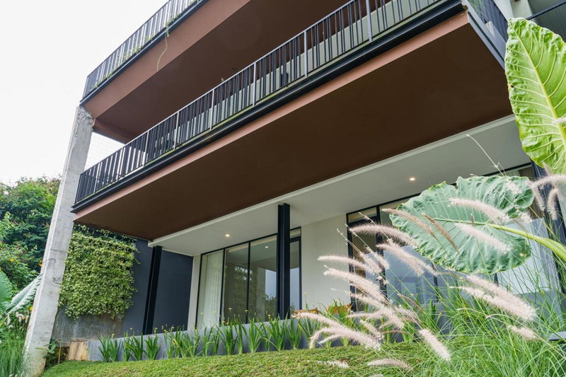 Green Hill Mountain City View Villa 8 Bedrooms With a Private Heated Swimming Pool and a Karaoke Room, Bengkok, Indonesia