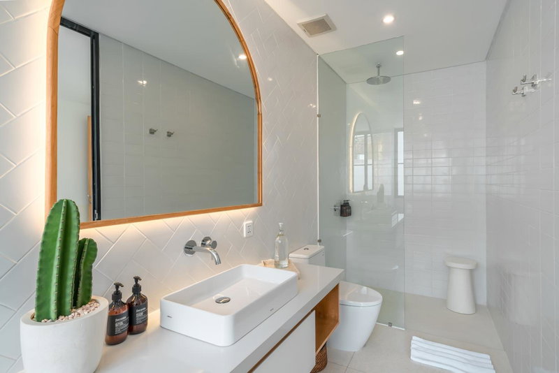 Casa Embra - Charming 4BR Villa in Berawa, 5 mins to Beach!, Canggu, Indonesia