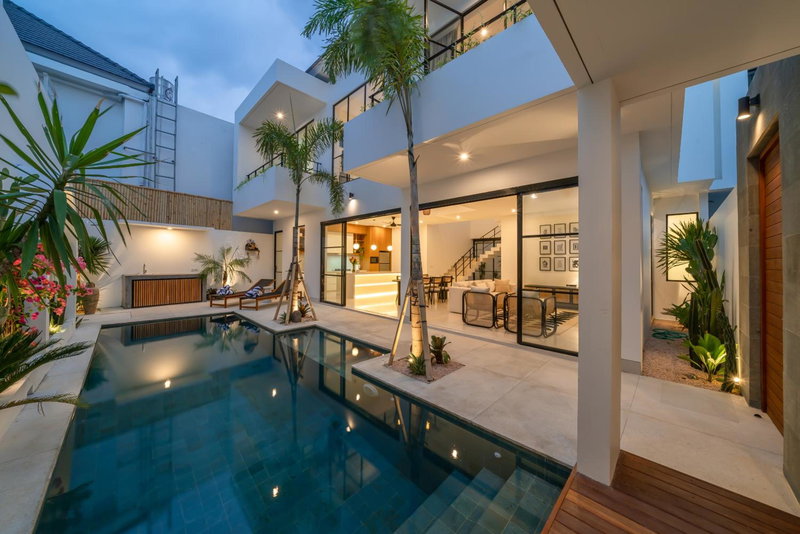 Casa Embra - Charming 4BR Villa in Berawa, 5 mins to Beach!, Canggu, Indonesia