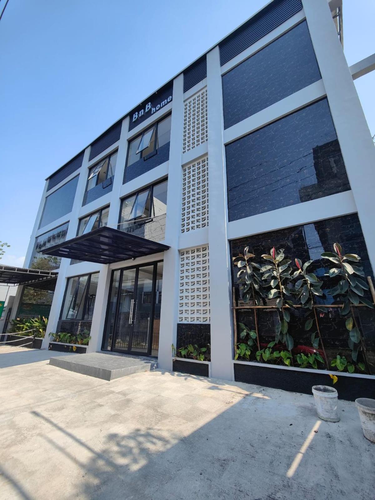 Hotel · BnB Home, Blimbing