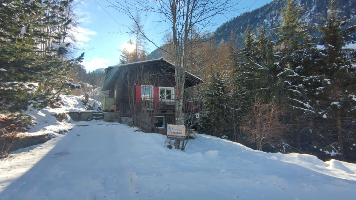 Hotel · Petit chalet rustique et bucolique, Bovernier