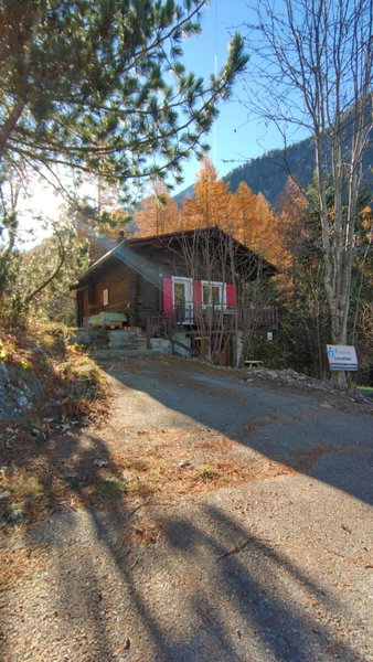 Petit chalet rustique et bucolique, Bovernier, Switzerland