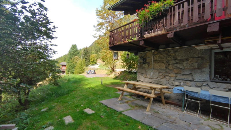 Petit chalet rustique et bucolique, Bovernier, Switzerland