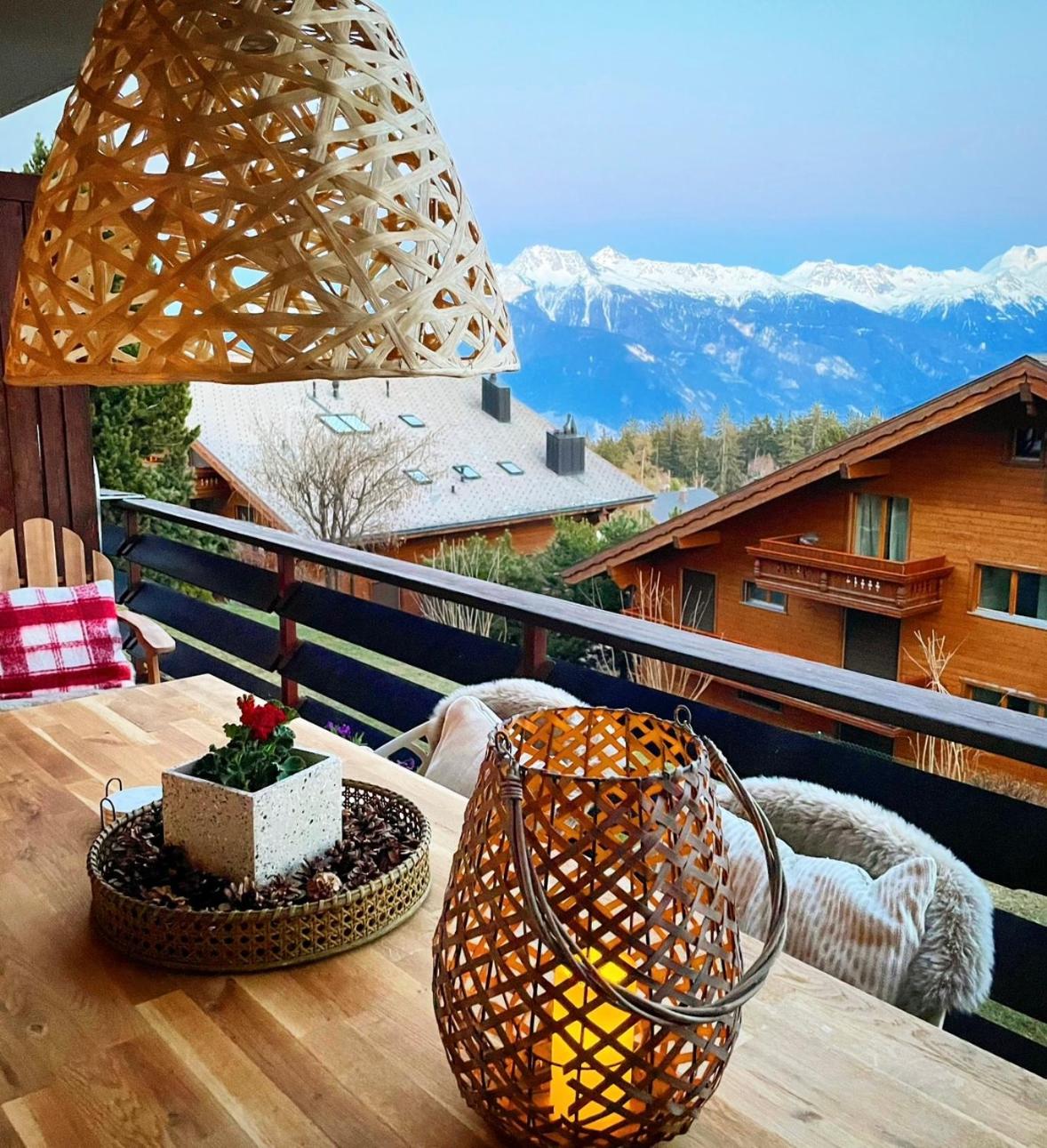 Window on Crans Montana, Appartement avec vue sur les Alpes, Switzerland