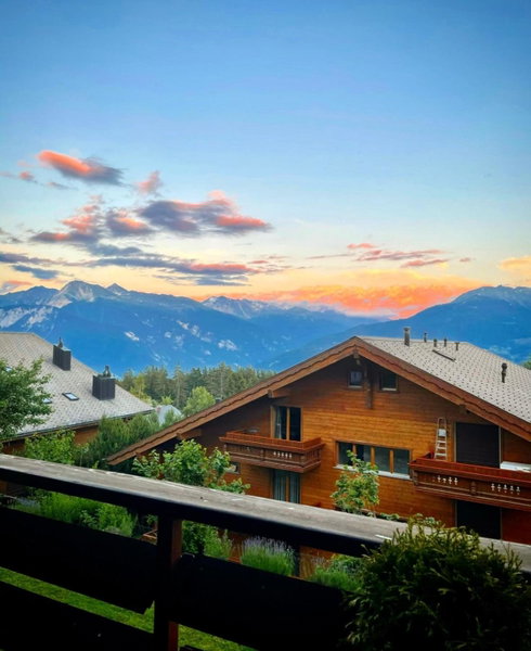 Window on Crans Montana, Appartement avec vue sur les Alpes, Crans-Montana, Switzerland
