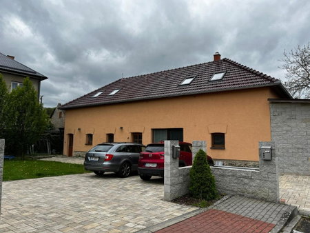 Příjemný podkrovní byt s parkováním na pozemku., Tršice, Czechia