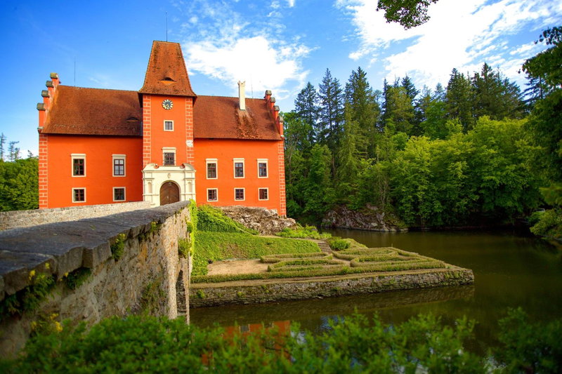 Penzion a restaurace Zlatovláska u zámku Červená Lhota, Jižná, Czechia