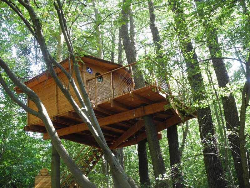 Treehouse v Brdech, Bohutín, Czechia