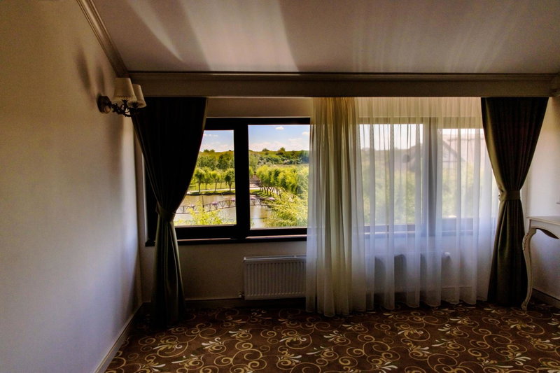 La Casa cu Stuf, Baldovineşti, Romania