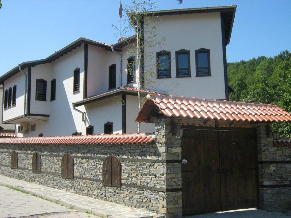 Hotel · комплекс ВОДОПАДА, Khrabrino