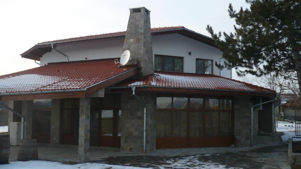 Вила Дъбовец, Bulgaria