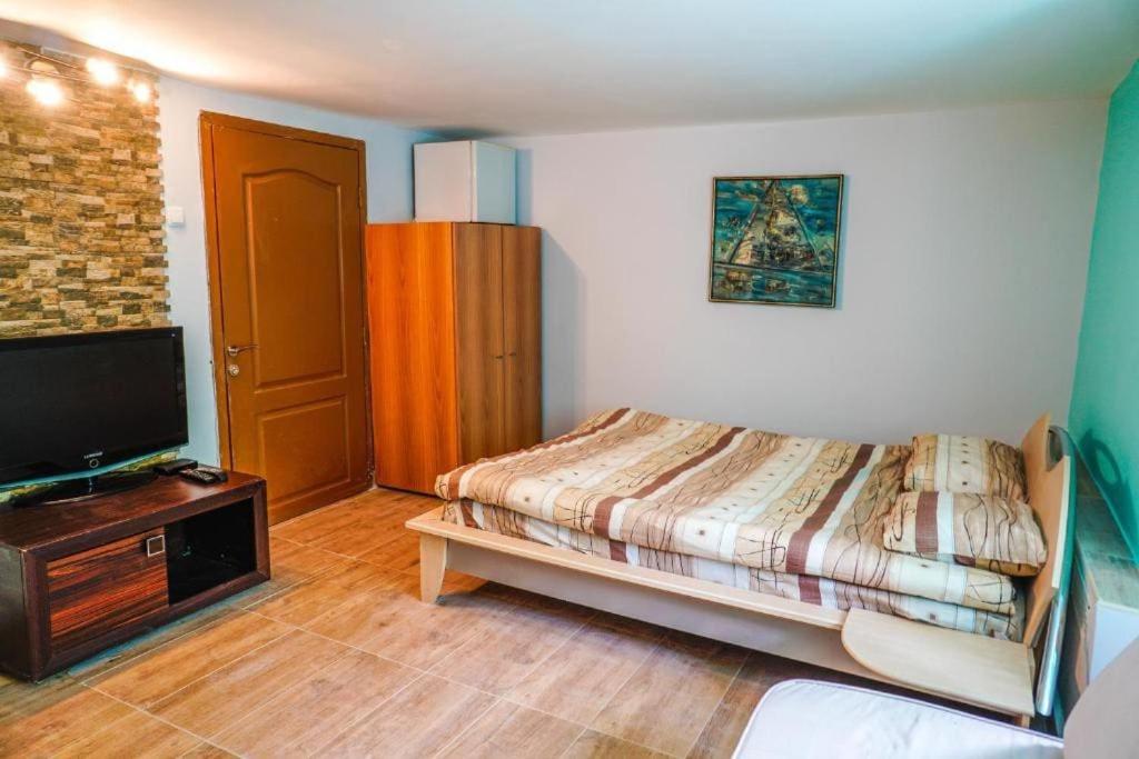 Top Center Studio 3, Bulgaria