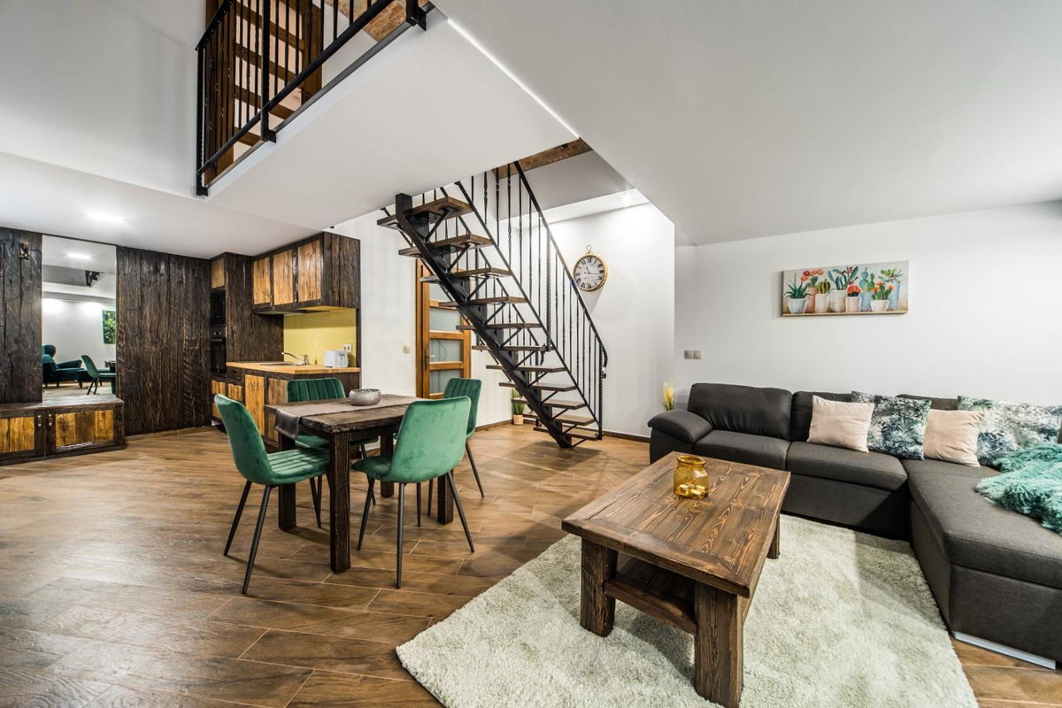 Old Drum Residence, Hungary