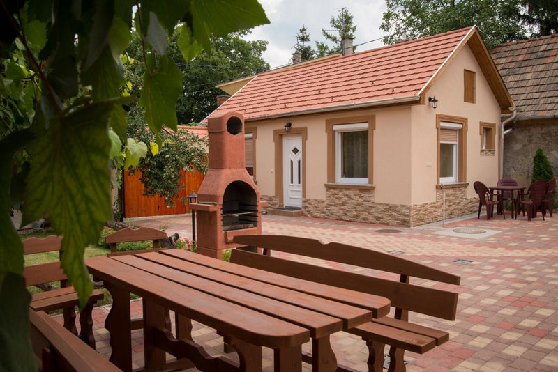 Harmónia Belvárosi Apartmanok, Eger, Hungary