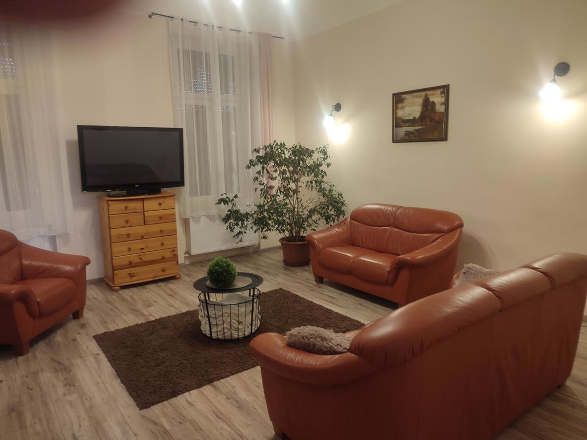 Szent János Apartman, Hungary
