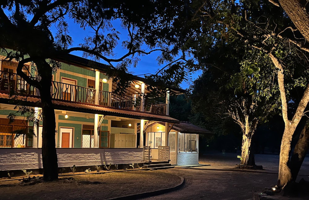 Funky Leopard Safari Lodge Bordering Yala National Park - Hostel, Sri Lanka