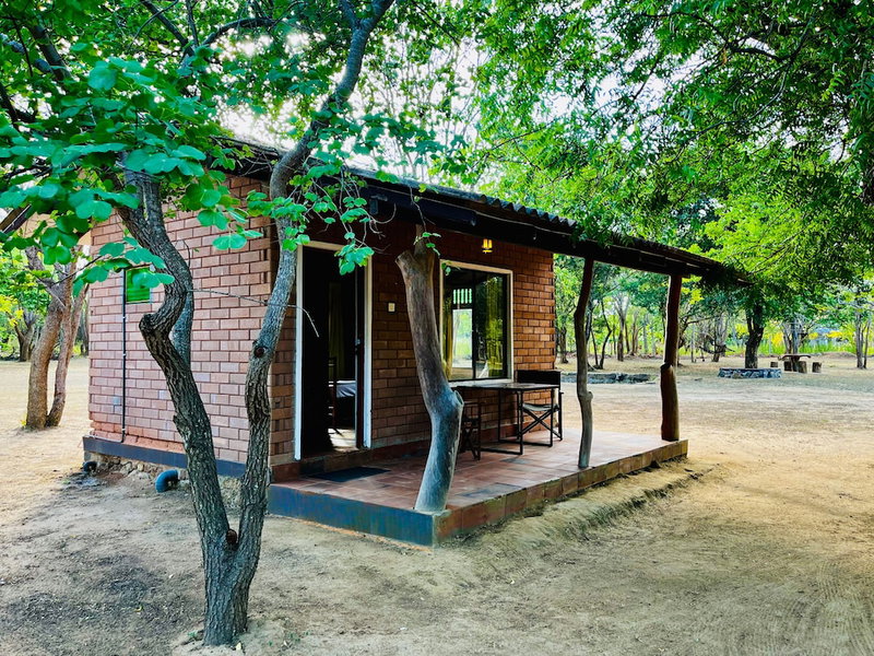 Funky Leopard Safari Lodge Bordering Yala National Park - Hostel, Kataragama, Sri Lanka