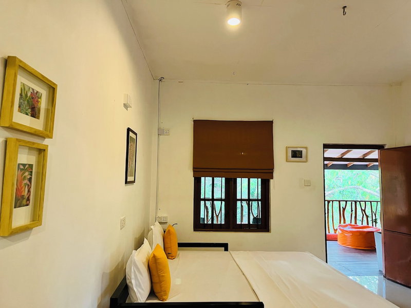 Funky Leopard Safari Lodge Bordering Yala National Park - Hostel, Kataragama, Sri Lanka