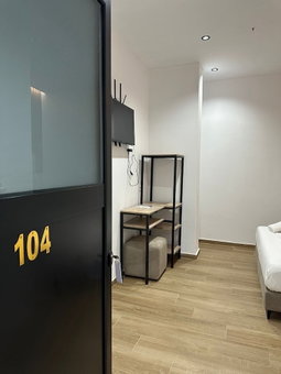 Mece Apt, Sarandë, Albania