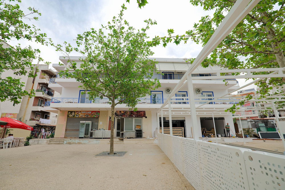 Hotel Mema, Албания