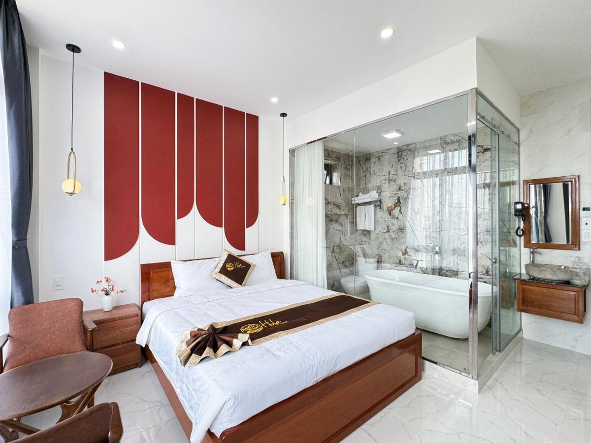 Hula Hotel, Việt Nam