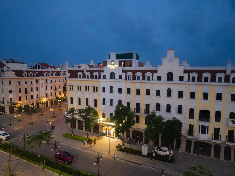 Mira Ha Long Hotel, Ha Long, Vietnam