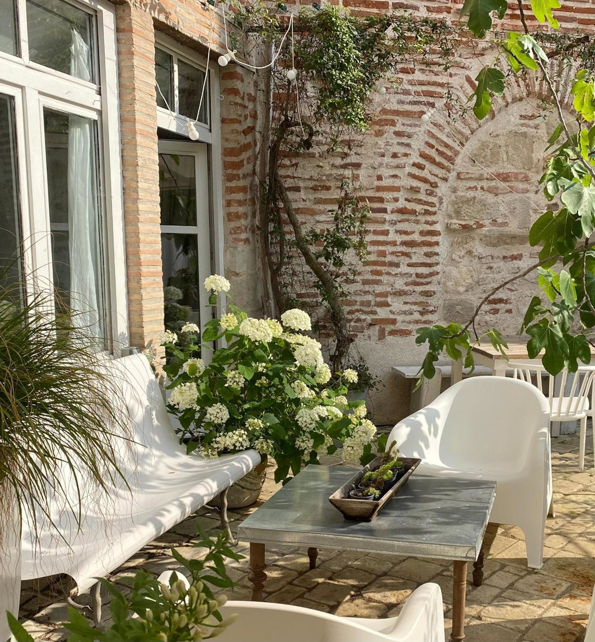 Hotel · La maison sur la place, Penne-dʼAgenais