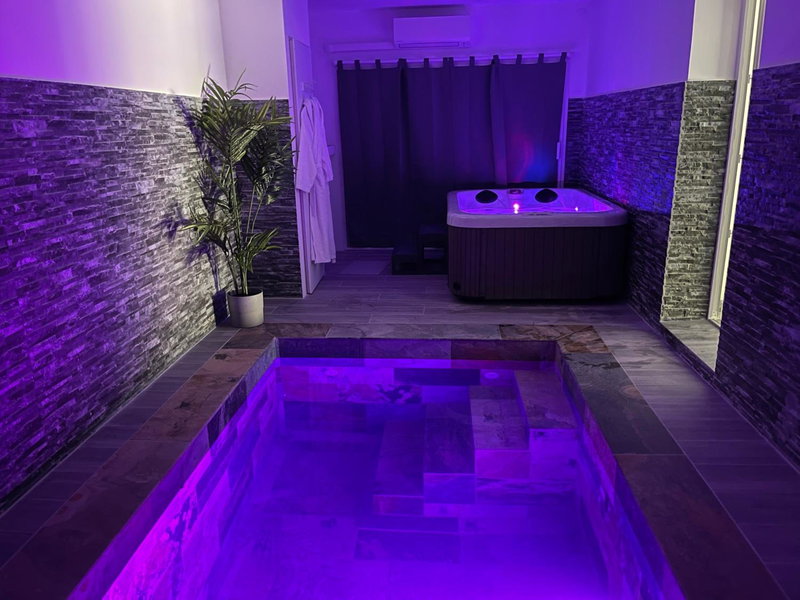 La Paillote Exotique Spa, Beaucaire, France
