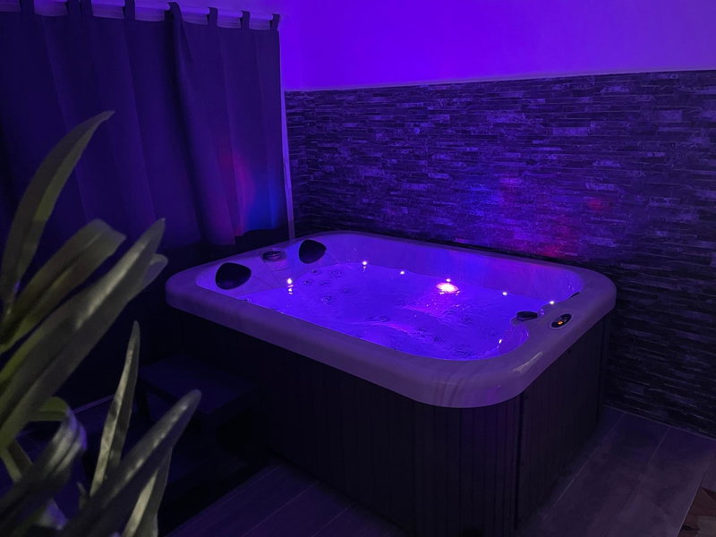 La Paillote Exotique Spa, Beaucaire, France