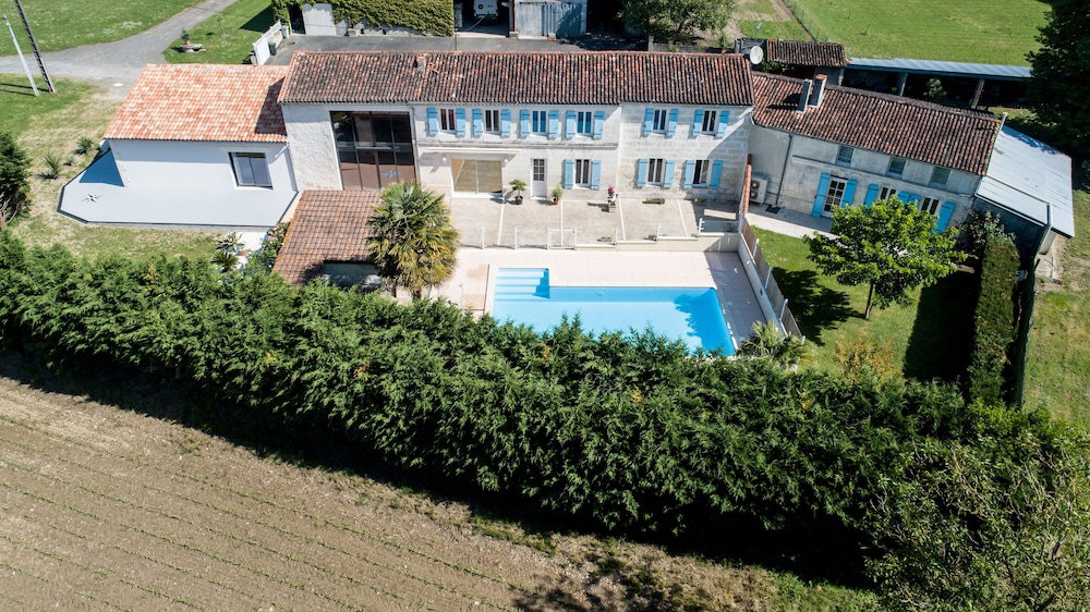 Hotel · Les Cuves, Chaniers