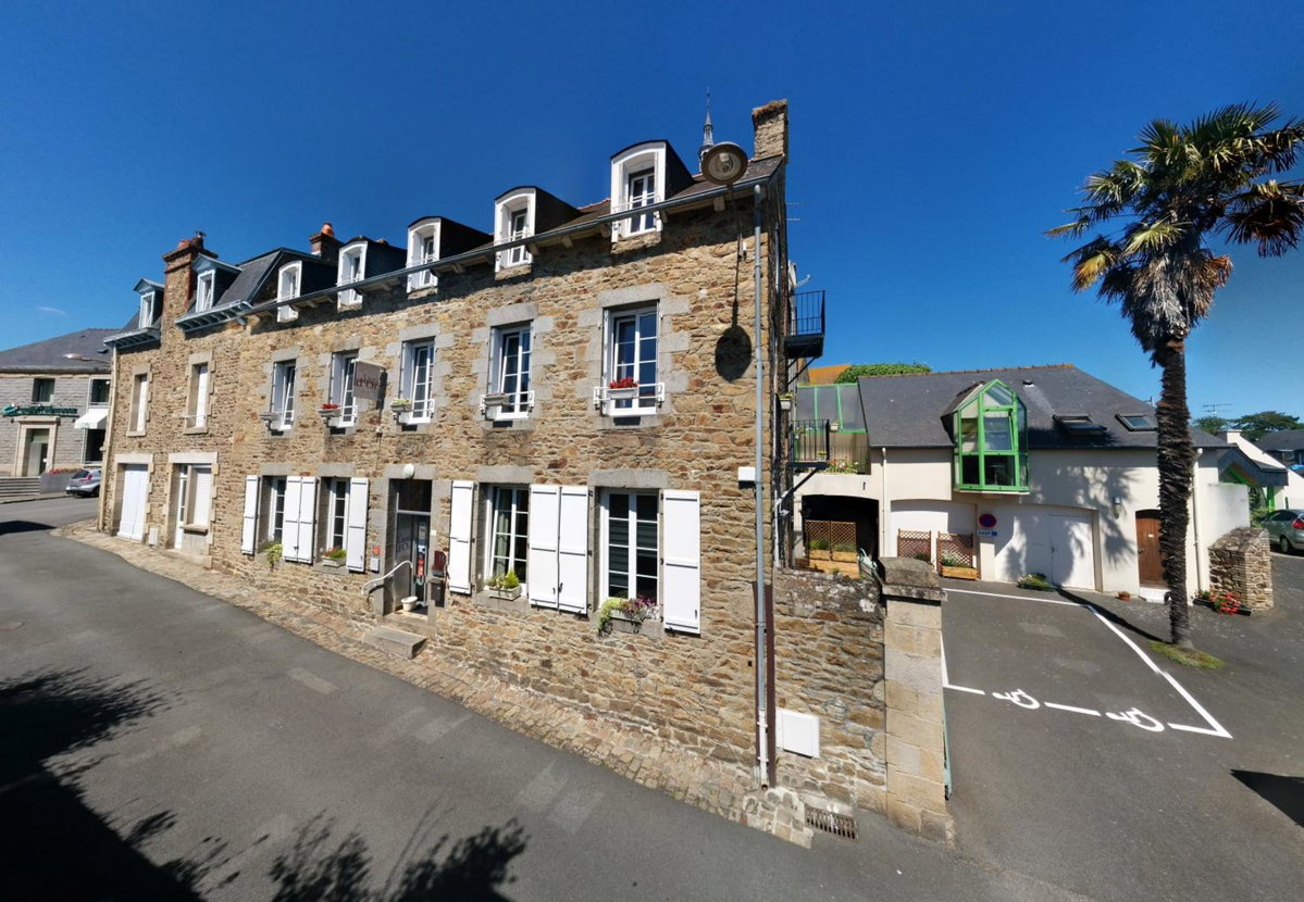 Contact Hôtel - Hôtel Le Lion d'Or Lamballe, France