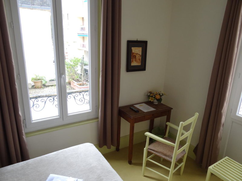 Hotel California, Vichy, France