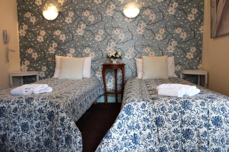 Hotel California, Vichy, France
