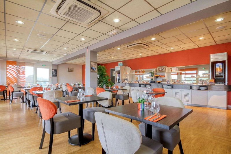 Brit Hotel Les Evens, Saint-Saturnin, France
